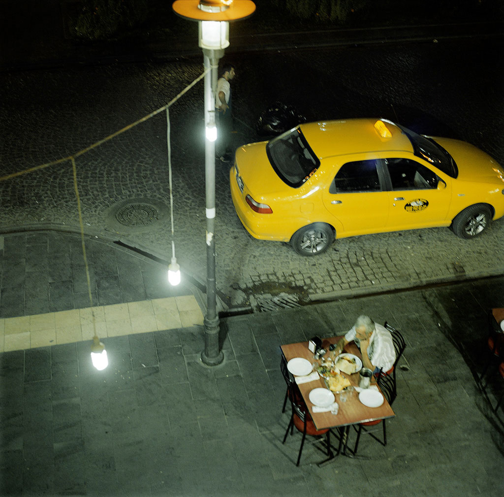 39-Diyarbakir,-chauffeur-de-taxi-qui-dîne-2010-copy2