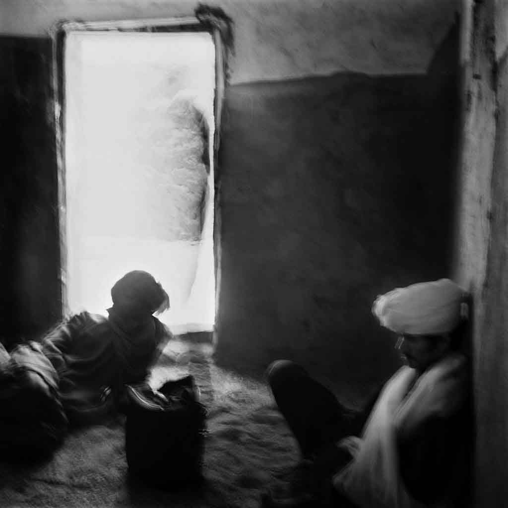 Dans le village de Touaregs sédentaires, Taroumout, lors de la fête pour commémorer les morts du village. Tassili du Hoggar, Sahara algérien, 1993